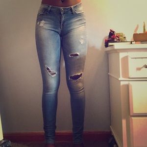 RIPPED JEANS